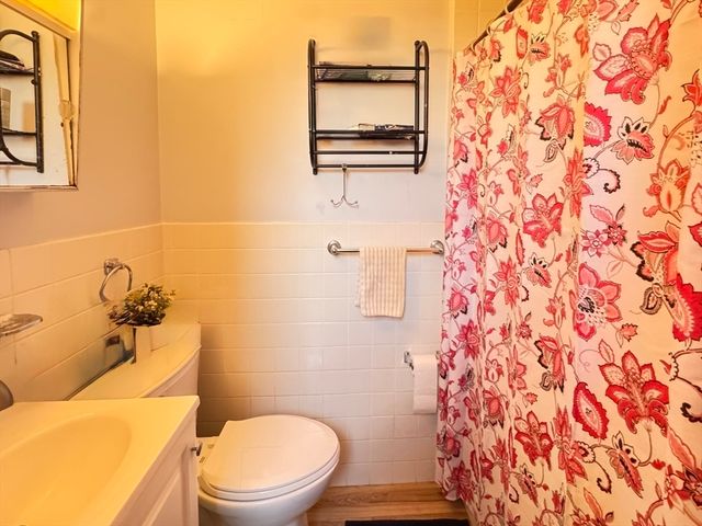 17 Farragut Avenue 2, Somerville, MA 02144
