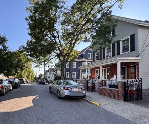 17 Farragut Avenue 2, Somerville, MA 02144