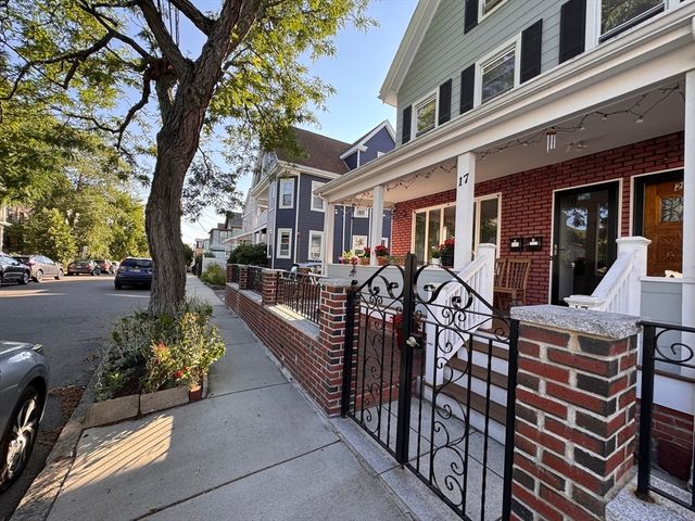 17 Farragut Avenue 2, Somerville, MA 02144