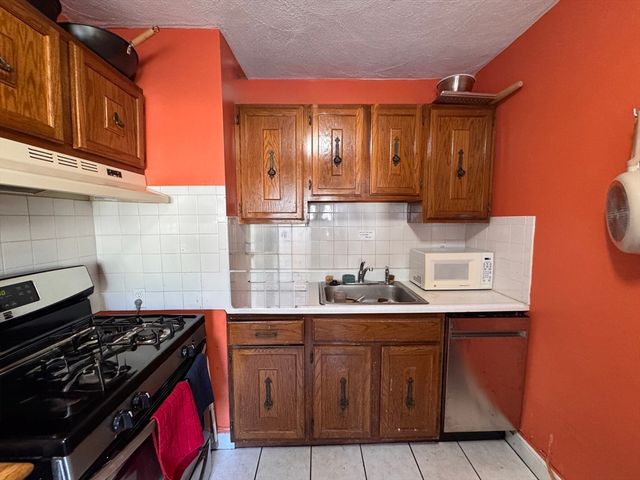 17 Farragut Avenue 2, Somerville, MA 02144