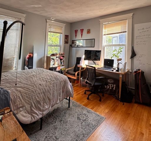 17 Farragut Avenue 2, Somerville, MA 02144