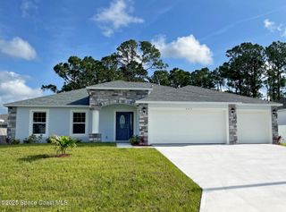 555 Olney Street, Palm Bay, FL 32908
