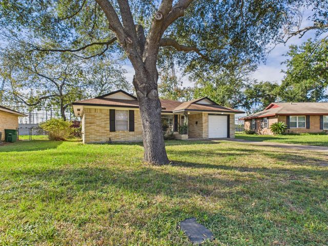 3035 Guese Road, Houston, TX 77018