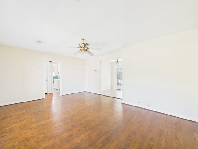 3035 Guese Road, Houston, TX 77018