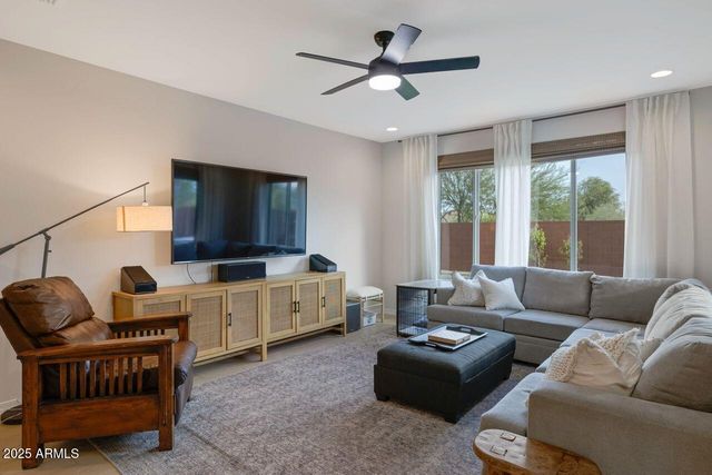 1929 W Burnside Trail, Phoenix, AZ 85085
