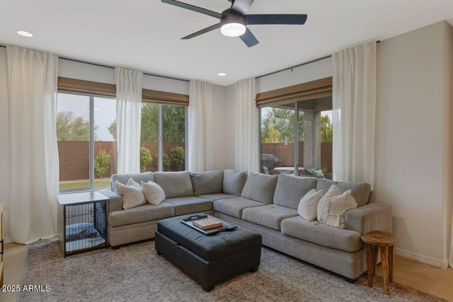 1929 W Burnside Trail, Phoenix, AZ 85085