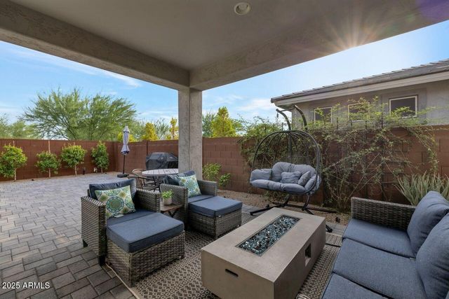 1929 W Burnside Trail, Phoenix, AZ 85085