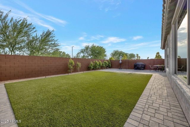 1929 W Burnside Trail, Phoenix, AZ 85085