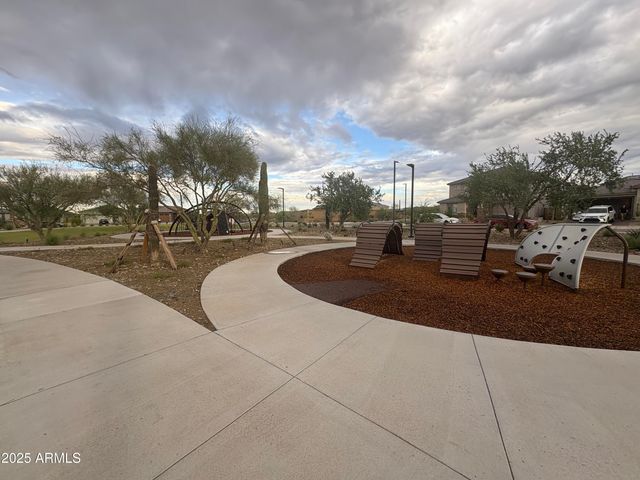 1929 W Burnside Trail, Phoenix, AZ 85085