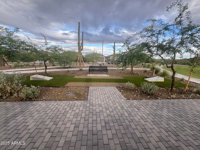 1929 W Burnside Trail, Phoenix, AZ 85085