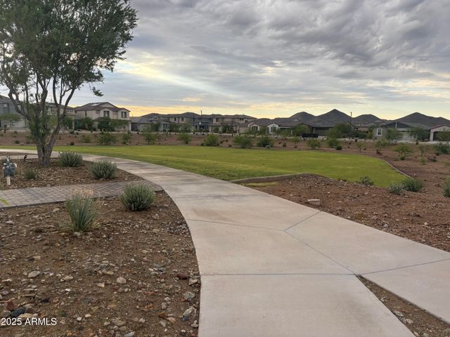 1929 W Burnside Trail, Phoenix, AZ 85085