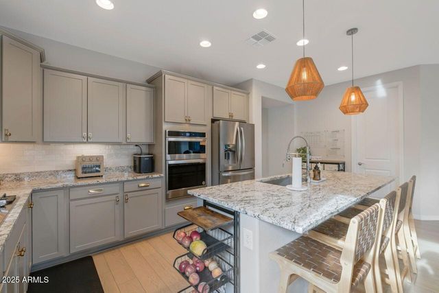 1929 W Burnside Trail, Phoenix, AZ 85085