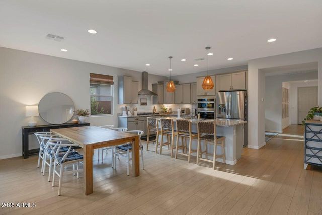 1929 W Burnside Trail, Phoenix, AZ 85085