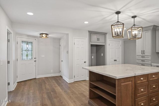 165 Hoover Avenue, Ventura, CA 93003