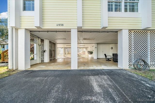 11938 W Blue Bayou Court, Crystal River, FL 34429