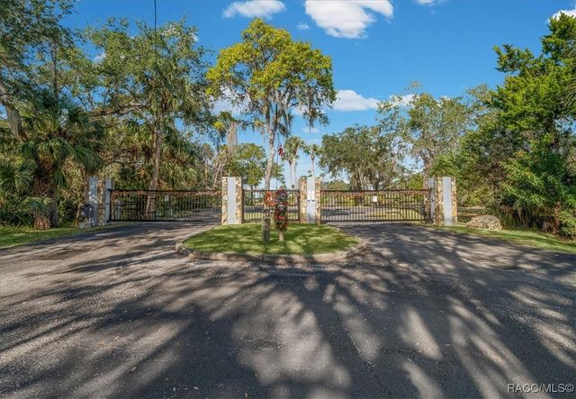 11938 W Blue Bayou Court, Crystal River, FL 34429