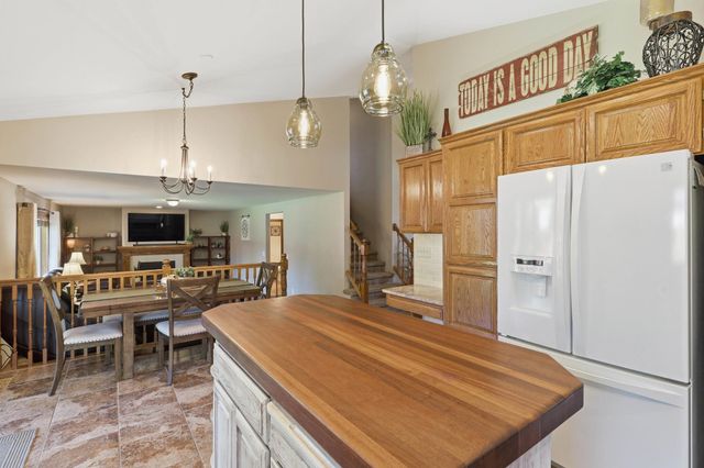 1013 E Blackhawk Dr, Spokane, WA 99208