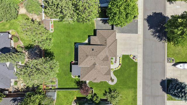 1013 E Blackhawk Dr, Spokane, WA 99208