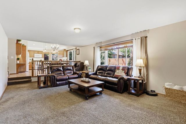 1013 E Blackhawk Dr, Spokane, WA 99208