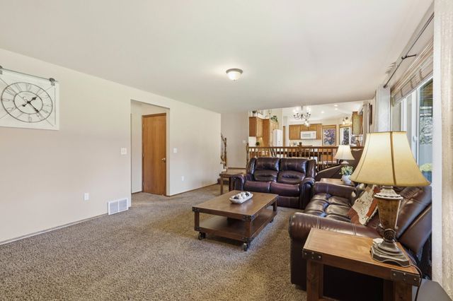 1013 E Blackhawk Dr, Spokane, WA 99208