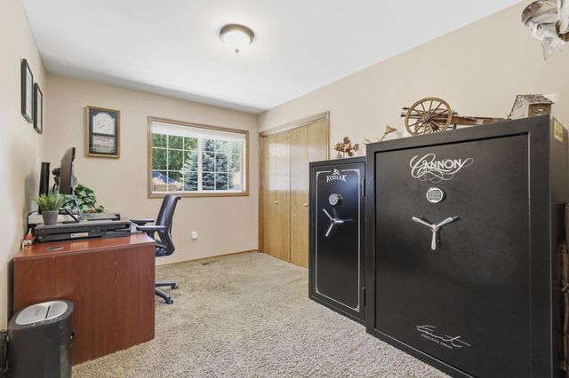 1013 E Blackhawk Dr, Spokane, WA 99208