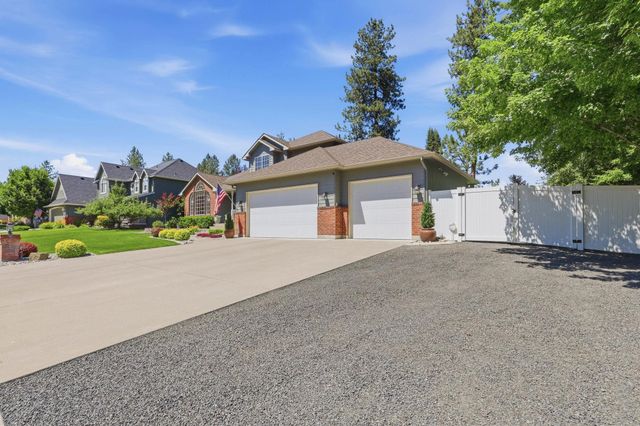 1013 E Blackhawk Dr, Spokane, WA 99208
