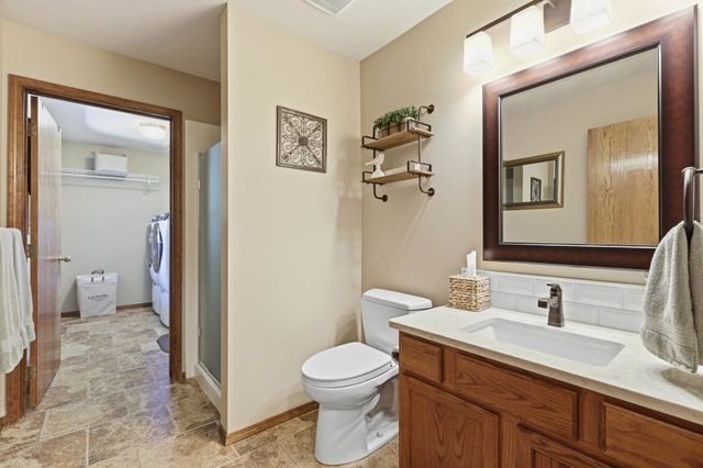 1013 E Blackhawk Dr, Spokane, WA 99208