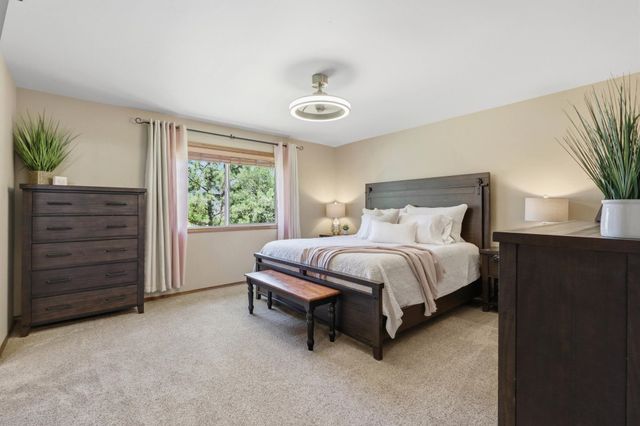 1013 E Blackhawk Dr, Spokane, WA 99208