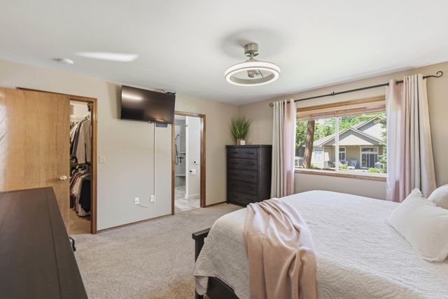 1013 E Blackhawk Dr, Spokane, WA 99208