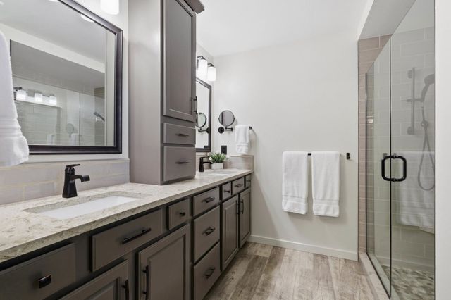 1013 E Blackhawk Dr, Spokane, WA 99208