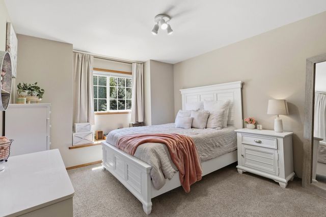 1013 E Blackhawk Dr, Spokane, WA 99208