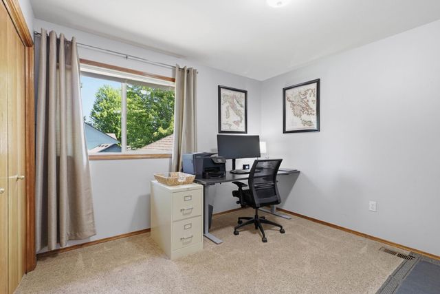 1013 E Blackhawk Dr, Spokane, WA 99208