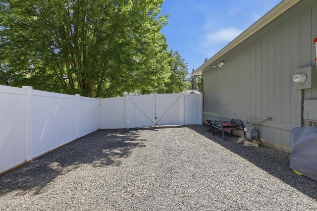 1013 E Blackhawk Dr, Spokane, WA 99208