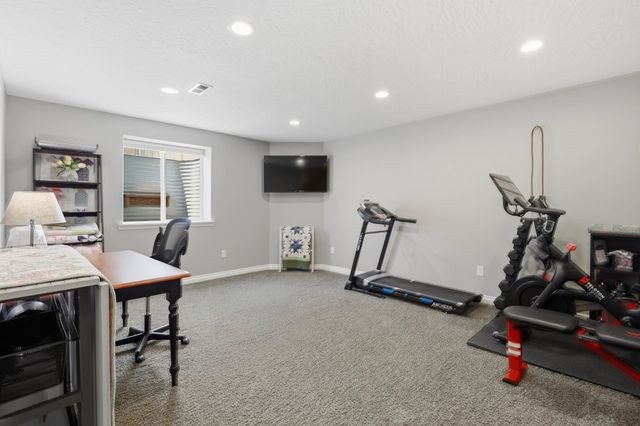 1013 E Blackhawk Dr, Spokane, WA 99208