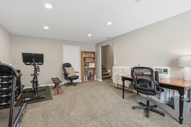 1013 E Blackhawk Dr, Spokane, WA 99208