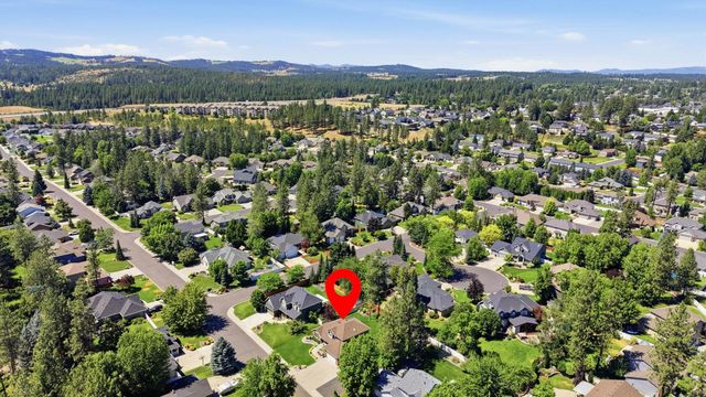 1013 E Blackhawk Dr, Spokane, WA 99208