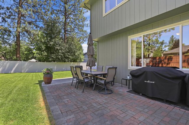 1013 E Blackhawk Dr, Spokane, WA 99208