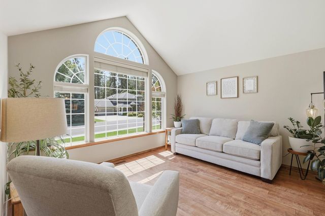 1013 E Blackhawk Dr, Spokane, WA 99208