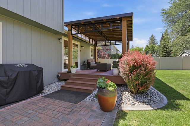 1013 E Blackhawk Dr, Spokane, WA 99208