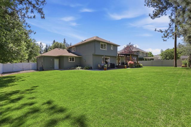 1013 E Blackhawk Dr, Spokane, WA 99208