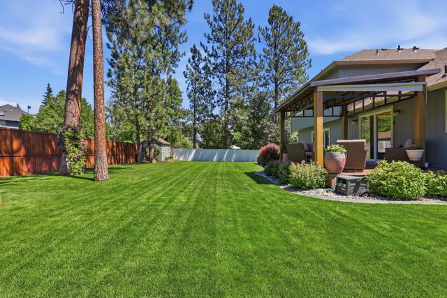 1013 E Blackhawk Dr, Spokane, WA 99208