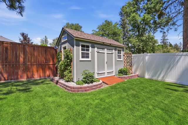 1013 E Blackhawk Dr, Spokane, WA 99208