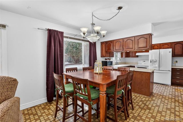 735 Huntington Road, Grand Blanc, MI 48439