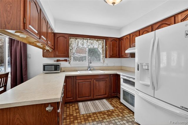 735 Huntington Road, Grand Blanc, MI 48439