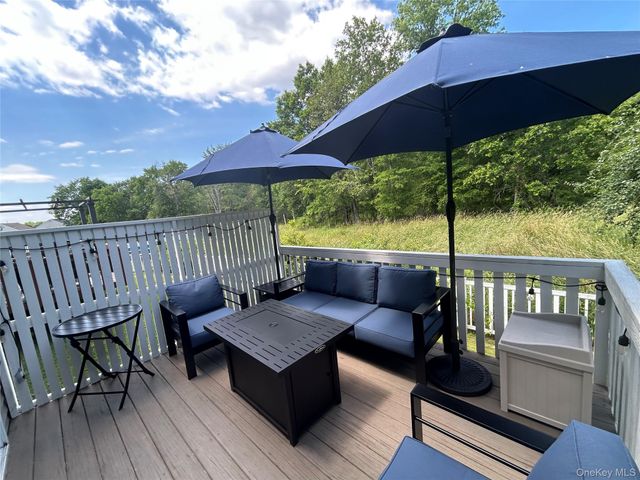 24 Waterford Circle, Washingtonville, NY 10992