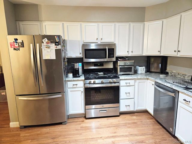 24 Waterford Circle, Washingtonville, NY 10992