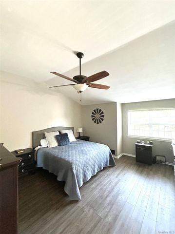 24 Waterford Circle, Washingtonville, NY 10992