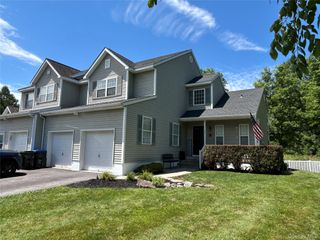 24 Waterford Circle, Washingtonville, NY 10992