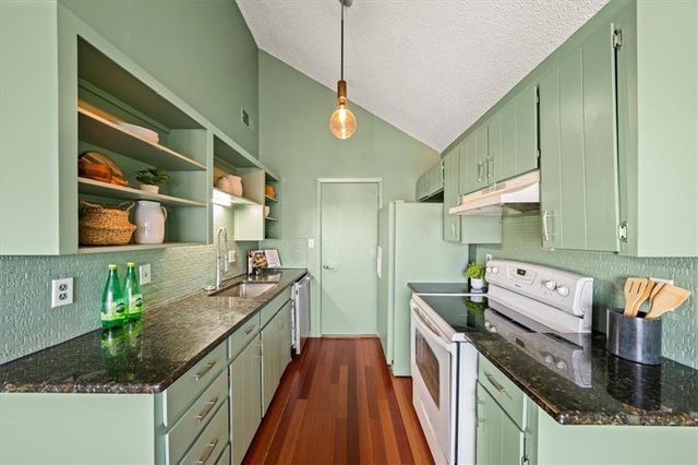 12212 W 79th Terrace, Lenexa, KS 66215