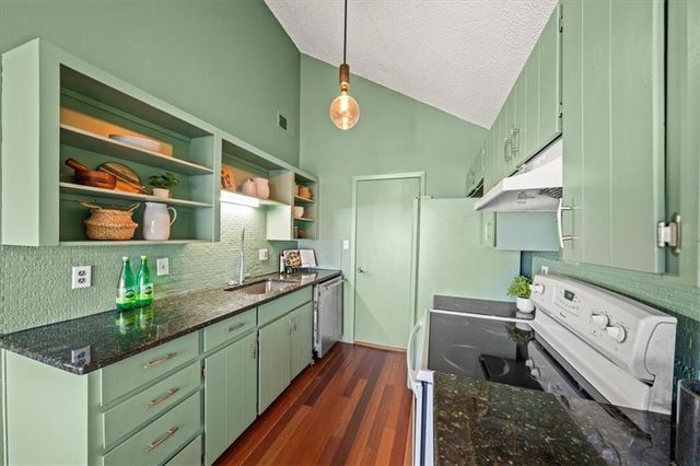 12212 W 79th Terrace, Lenexa, KS 66215